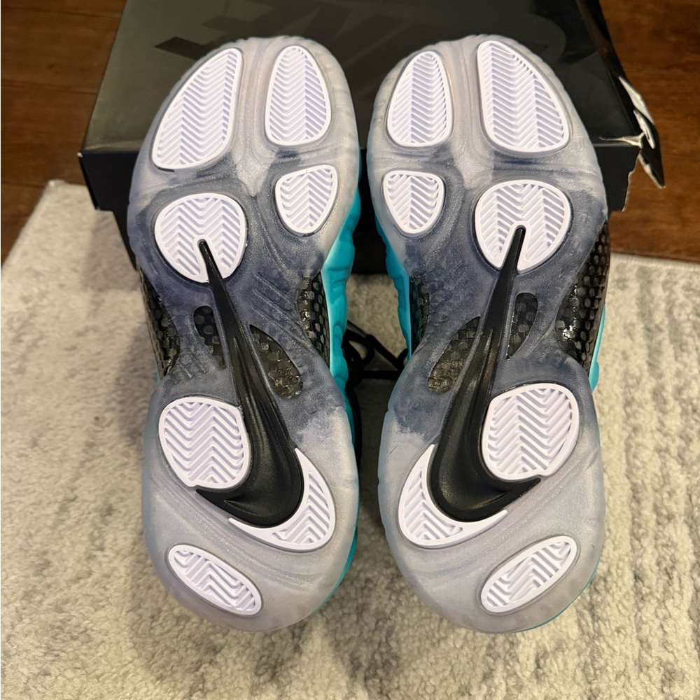 Nike Foamposite Pro Athletic Shoes - Black and Teal
(Island Green) - Picture 6 of 7